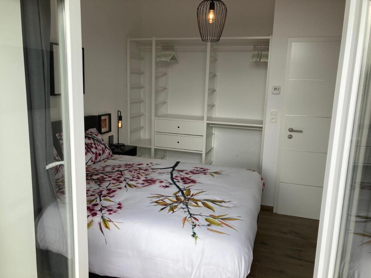 Les Duplex De La Place Des Ecoles Spa Luaran gambar