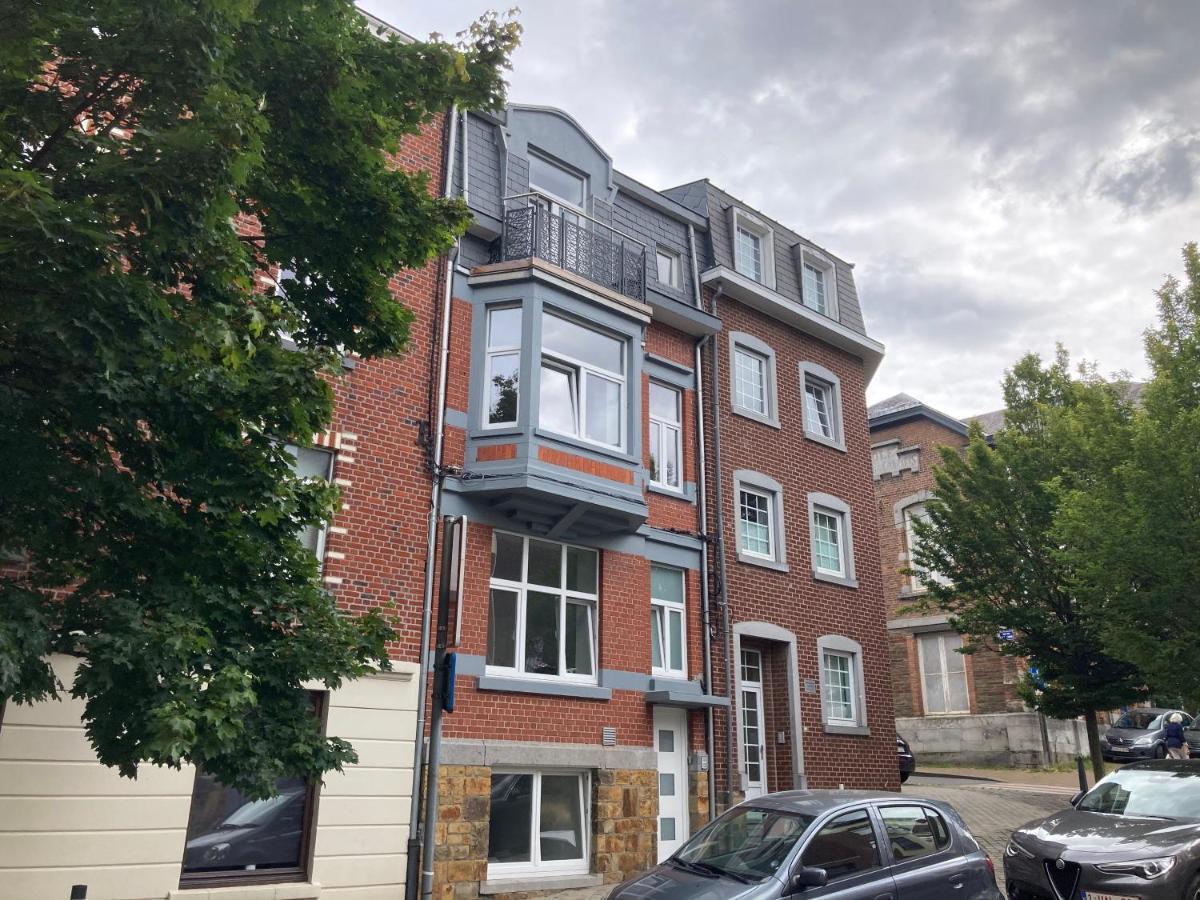 Les Duplex De La Place Des Ecoles Spa Luaran gambar