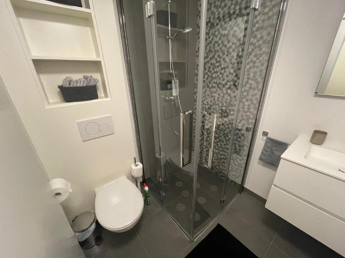 Les Duplex De La Place Des Ecoles Spa Luaran gambar