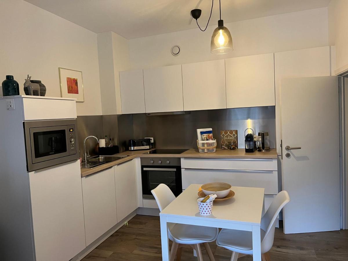 Les Duplex De La Place Des Ecoles Spa Luaran gambar